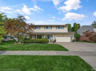 35600 Oakdale St, Livonia, MI 48154