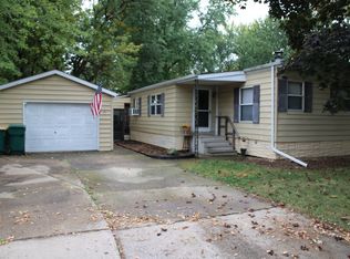 92 Oak Ave, Sandwich, IL 60548