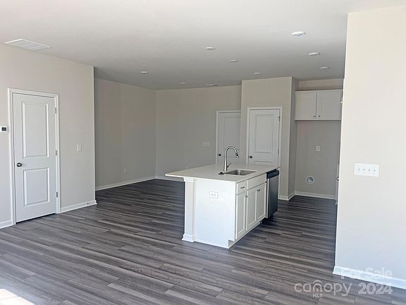 5th image of 9811 Old Garden Cir