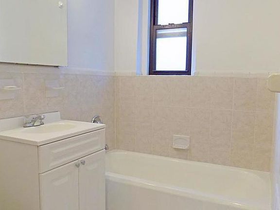 4th image of 10915 Queens Blvd APT 1F