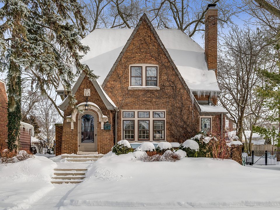 1st image of 201 N Evergreen Ave