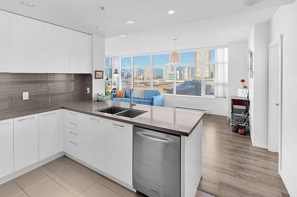 2 bed, 900 sqft, $2,900 — Photo 1