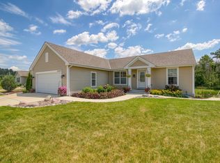 W195N17336 English Oaks Dr, Jackson, WI 53037