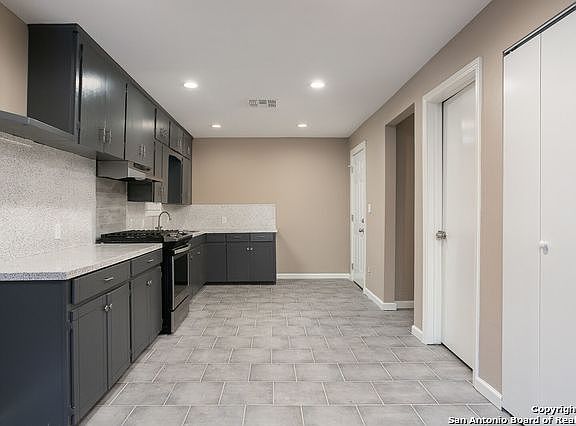 3rd image of 807 Cavalier Ave