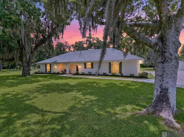 10413 Stringer Bridge Rd, Saint Amant, LA 70774