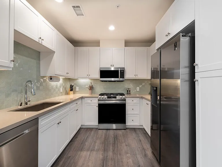 Mission View Residences — Photo 8