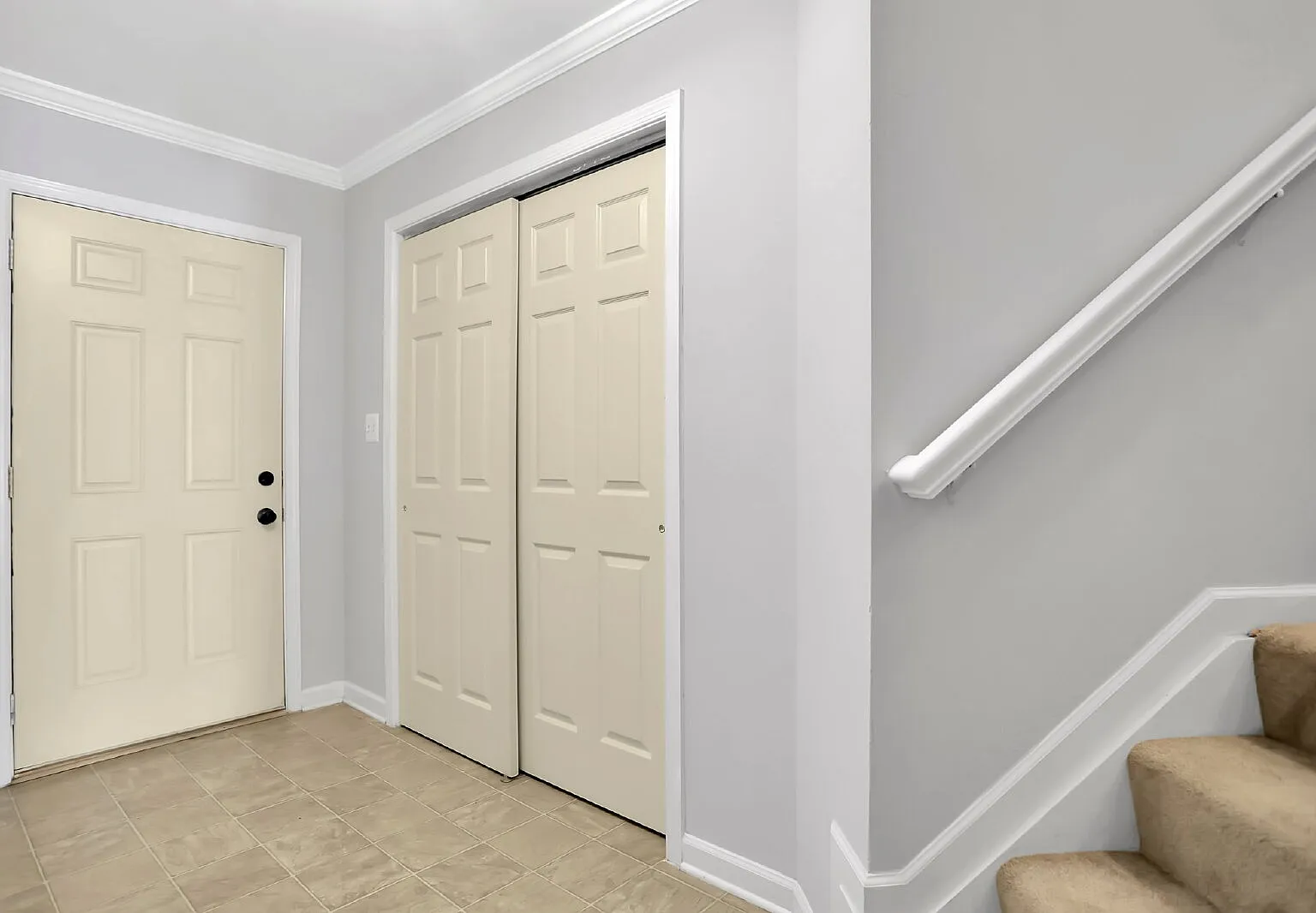3 bed, 3.5 bath, 2460 sqft, $2,100 — Photo 4