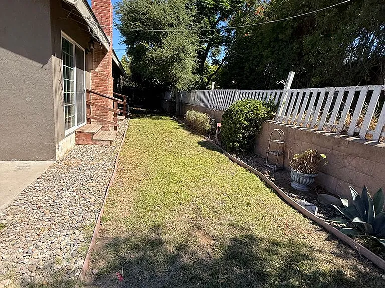 4558 Eileen Ln — Photo 33