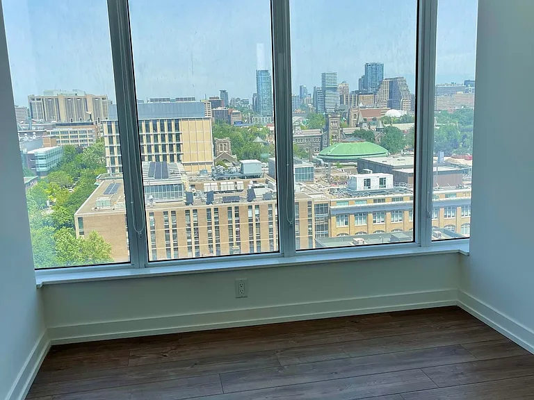 203 College St #1404 — Photo 11
