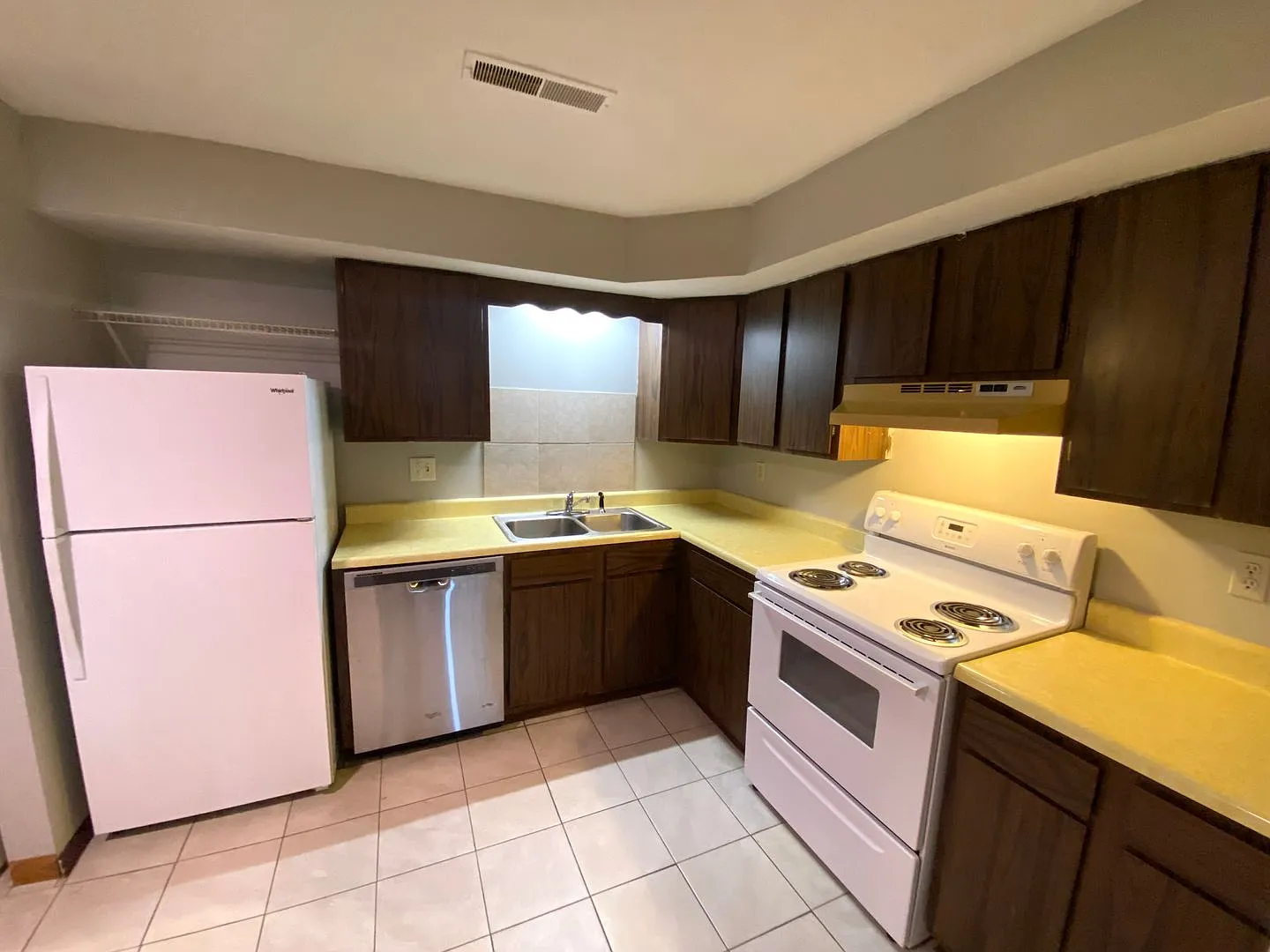 1211 W Chestnut Street — Photo 3