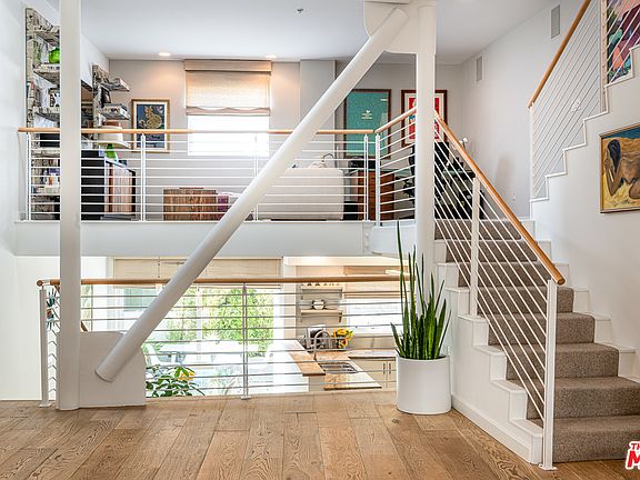 5th image of 938 Lincoln Blvd Unit 8