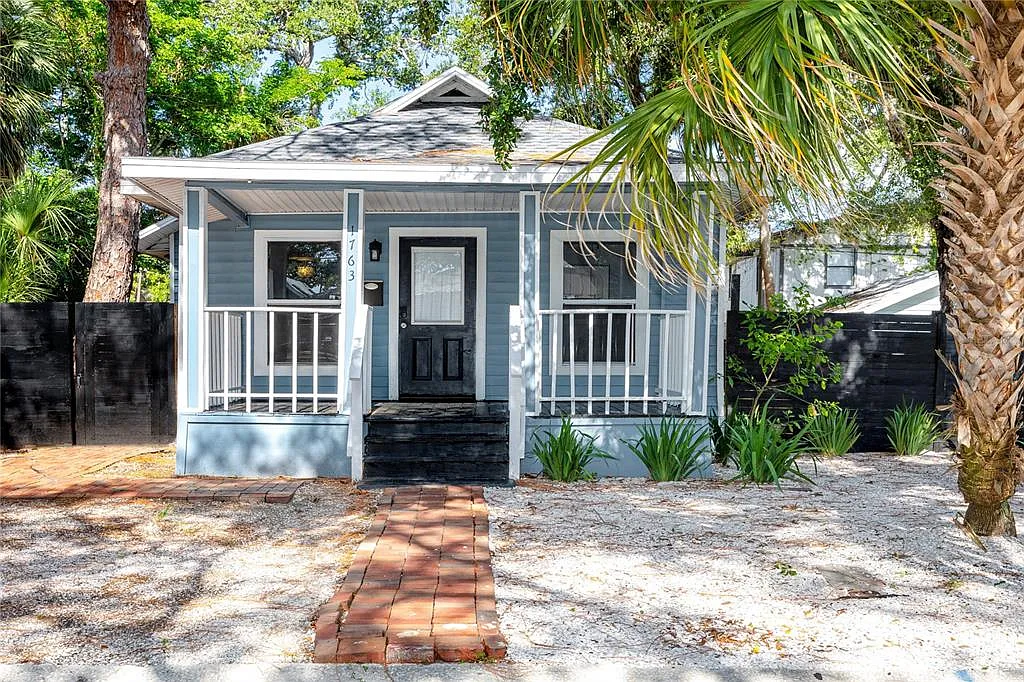 3 bed, 1.0 bath, 868 sqft, $2,250 — Photo 1