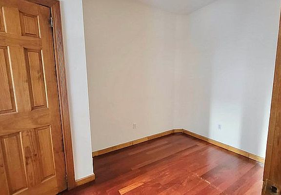 4th image of 410 W 44th St APT 25