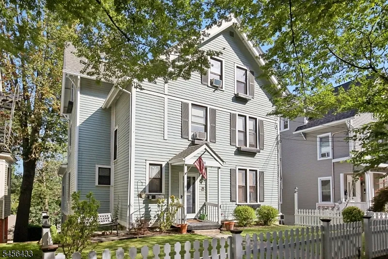 1 bed, 1.0 bath, $2,200 — Photo 2