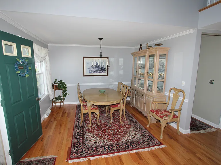 36 Wood Ave — Photo 5