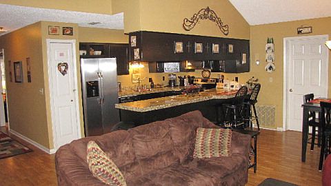 5th image of 215 Little Sugar Ln