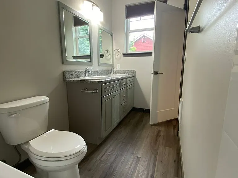 108 W Greenfield Ave — Photo 30