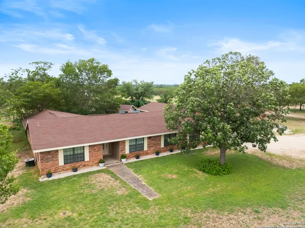 1373 County Road 373, Uvalde, TX 78801