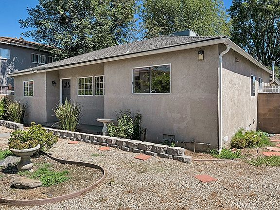 4th image of 6056 Woodman Ave