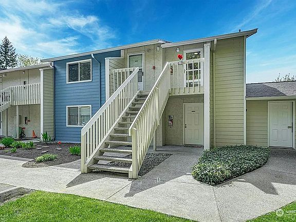 2nd image of 9484 Redmond Woodinville Rd NE APT C302