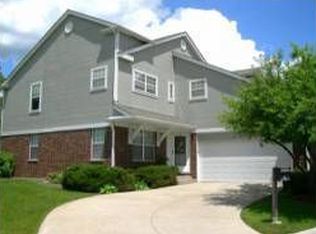 90 Caribou Xing, Northbrook, IL 60062