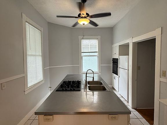 4th image of 1115 E 32nd St #15