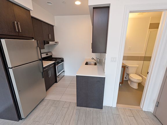 4th image of 27-57 Crescent St #3B