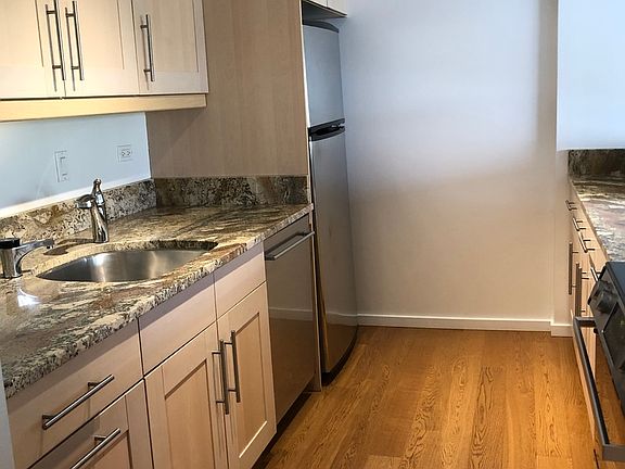 5th image of 1115 S Plymouth Ct APT 504