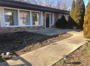 12 Jackson Ln, Wood River, IL 62095