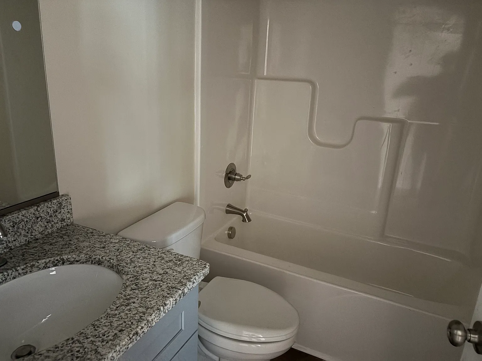 3 bed, 1350 sqft, $1,900 — Photo 4