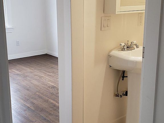 4th image of 436 N Newport Ave #2