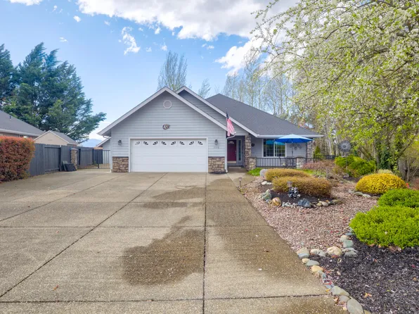 1110 Cashmere Dr, Grants Pass, OR 97527