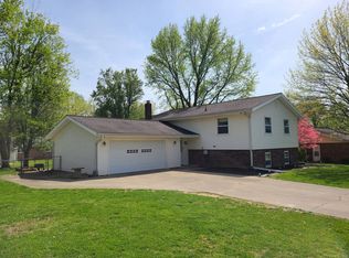 403 Vance Dr, Olney, IL 62450