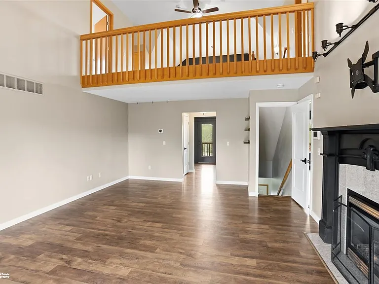 1421 N Landmark Dr — Photo 4