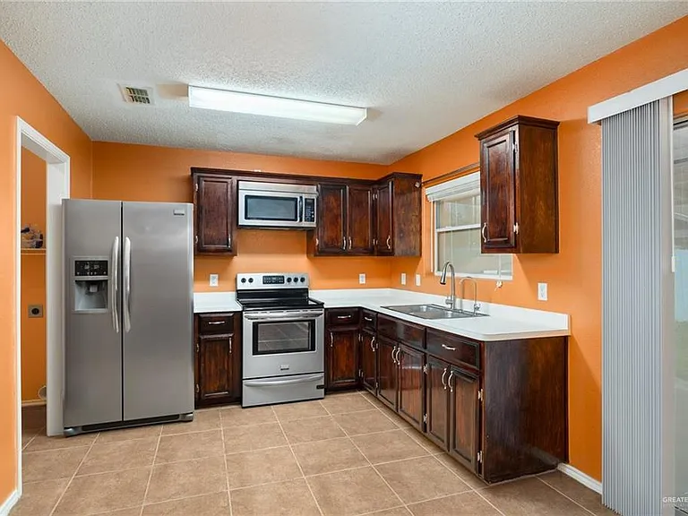 3413 Yucca Ave — Photo 5