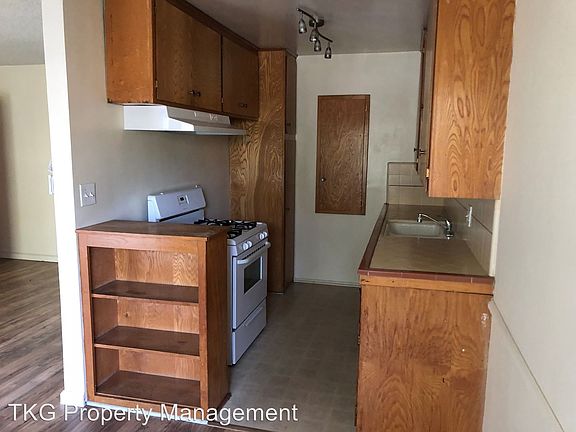 4th image of 1677 N Lake Ave APT 8