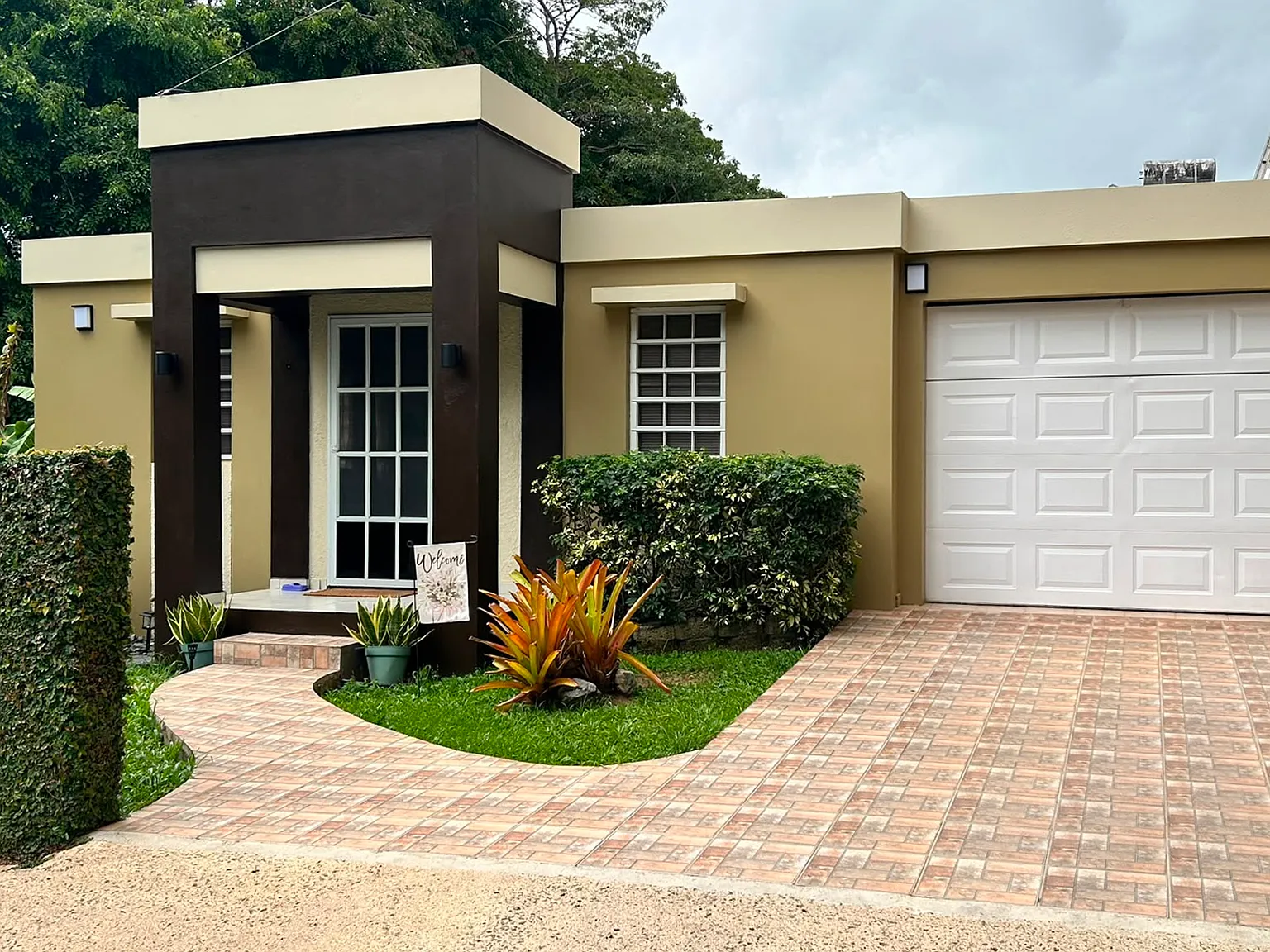 3 bed, 1100 sqft, $1,200 — Photo 1