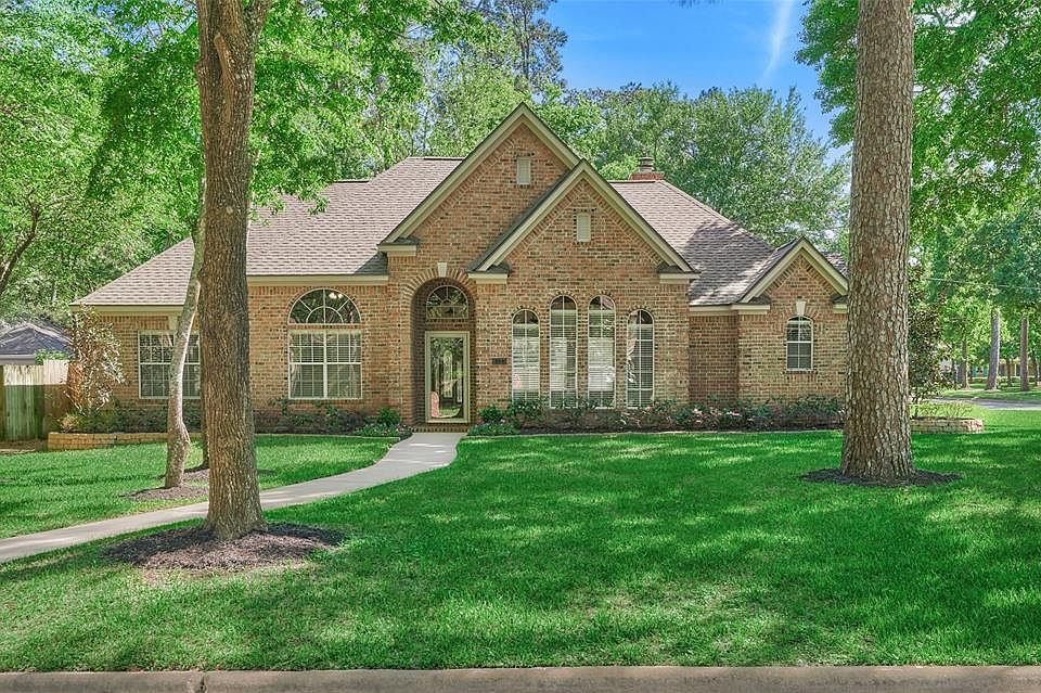 6127 Glenhill Dr in Northampton. Oversized corner lot with nice set-back from street and great curb appeal.