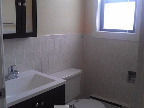 5th image of 7545 N Winchester Ave APT 202