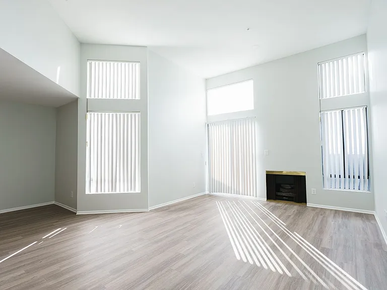 315 Virgil — Photo 9