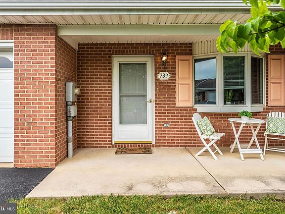 4th image of 232 Winding Oak Dr