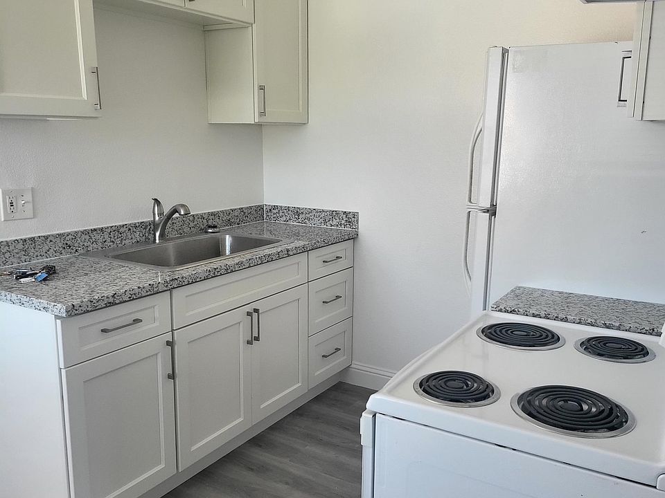 1st image of 207 Brown St APT 3