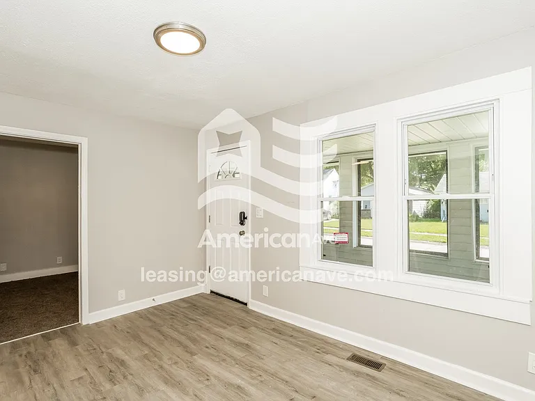 790328_003_living_room_13925856.jpg