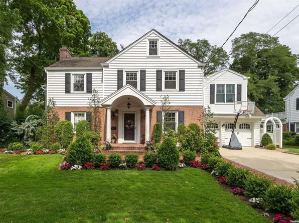 46 Amherst Court, Rockville Centre, NY 11570