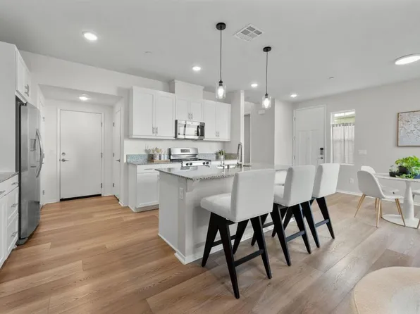 212 Perennial Pl, Fallbrook, CA 92028