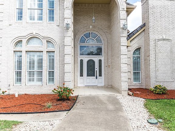 2nd image of 1610 Lauren Ln