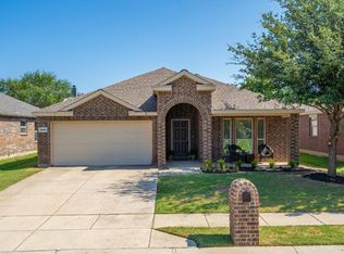 8905 Whirlwind Trl, Aubrey, TX 76227