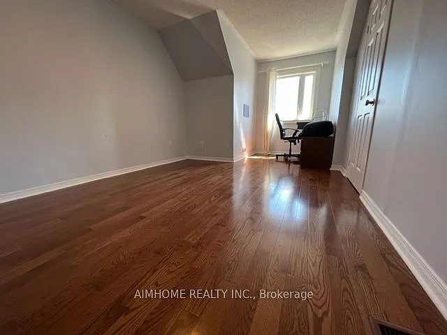 9013 Yonge St — Photo 18