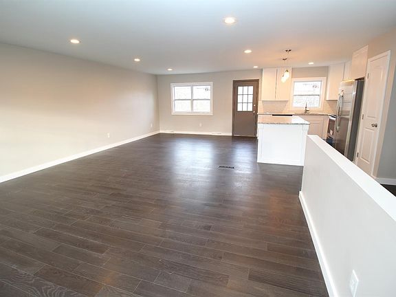 4th image of 4189 Forsythe Dr