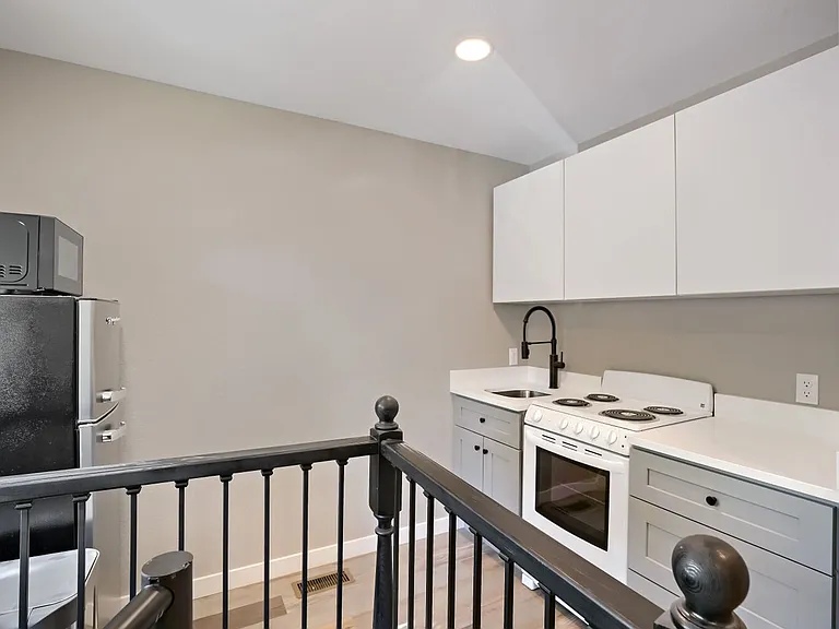 805 La Farge Ave — Photo 4